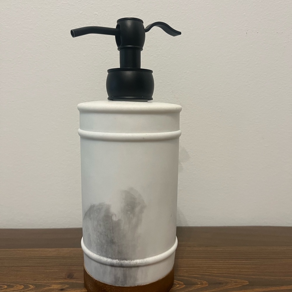 Empty Lotion Pump Bottle Dispenser for Shampoo, Soap, and Body Wash